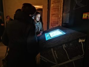 Cremona romana in un tavolo multimediale